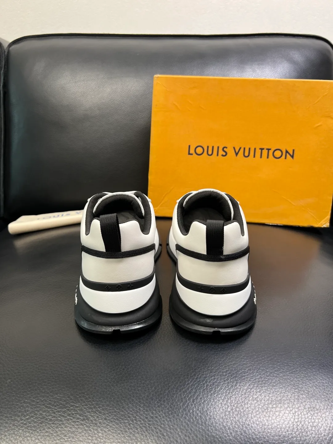Men's shoes 💰 780 Lv High quality top crafts Louis Vuitton, sports sneakers counter synchronization, uppers imported from Italy, high-quality splicing with colorful and complex crafts, imported lambswool lining soft and comfortable, soles: original soles specially provided by the original factory, T men's shoes 💰U exclusive movable molded soles super comfortable, original and single goods, high quality, welcome to compare, code number 39-44 (customized 38 45)